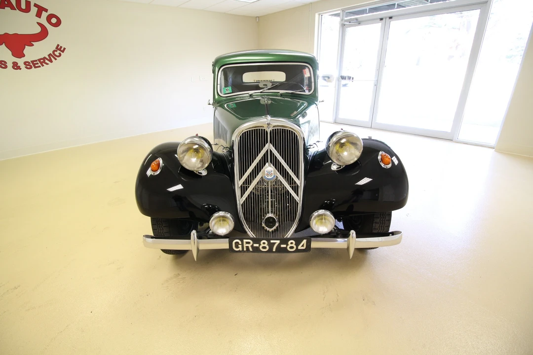1956 Citroen Traction Avant - Image 3 of 31
