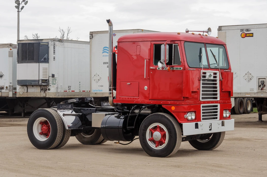1956 Diamond T - Image 2 of 31