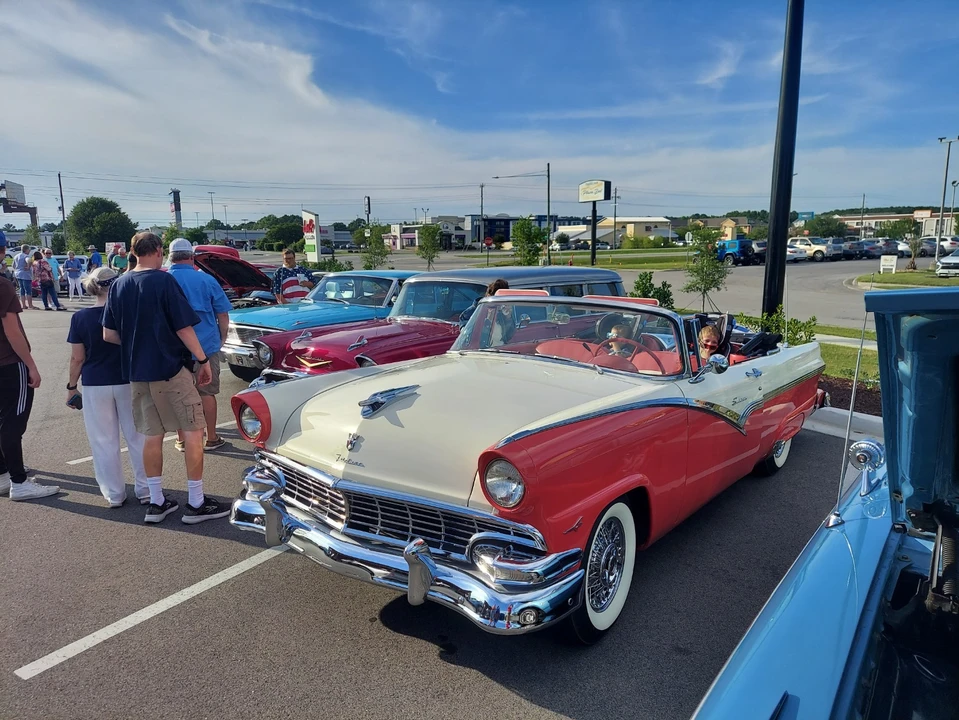 1956 Ford Fairlane 1st Gen - Image 18 of 20