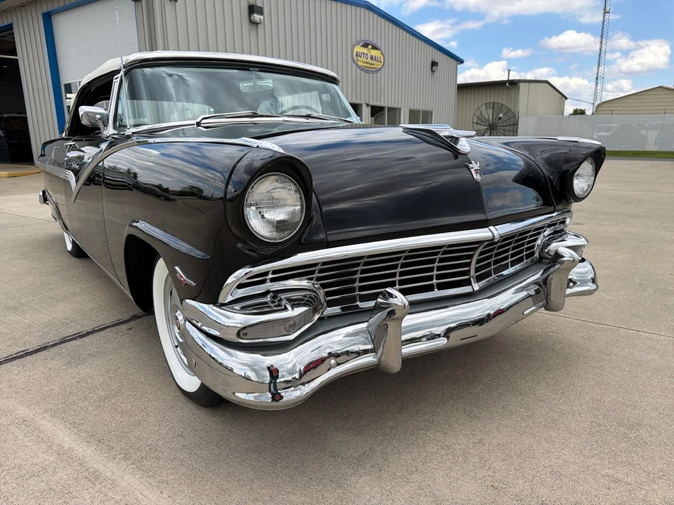 1956 Ford Fairlane 1st Gen - Image 26 of 31