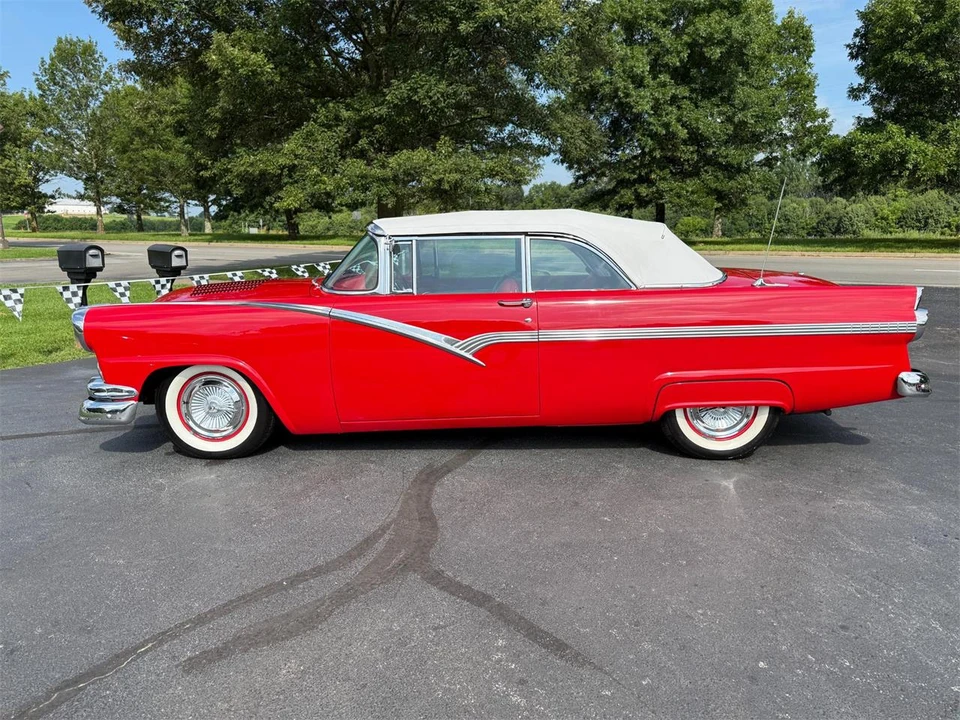 1956 Ford Fairlane 1st Gen - Image 16 of 31