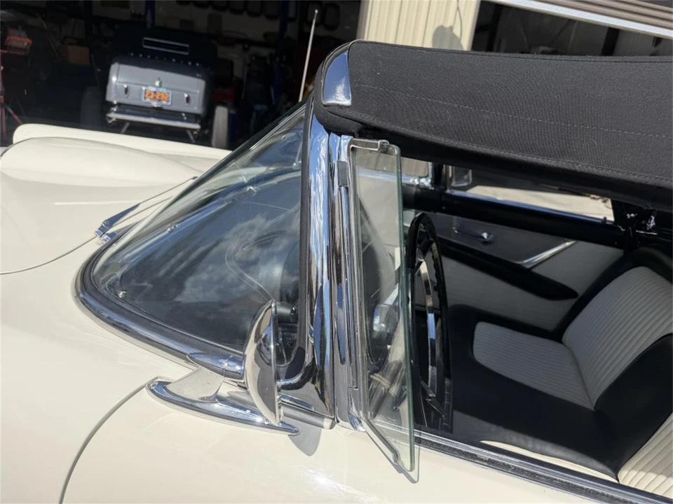 1956 Ford Thunderbird 1st Gen - Image 22 of 31