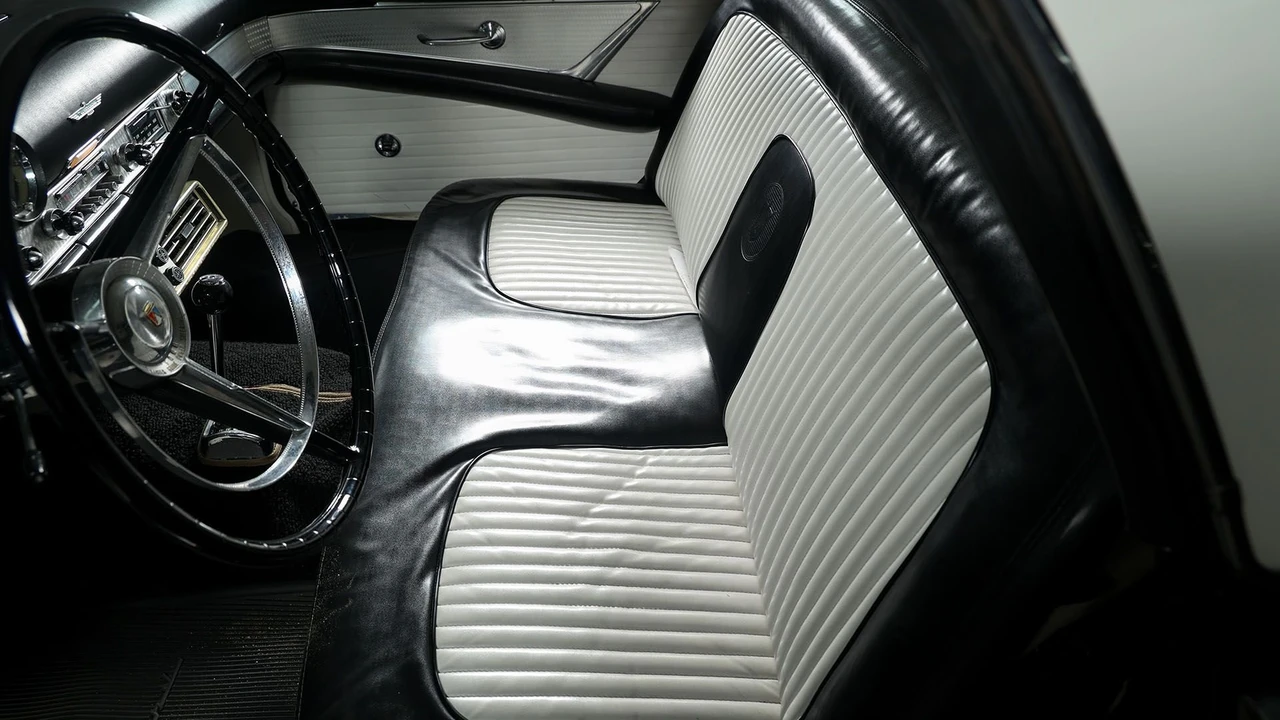 1956 Ford Thunderbird 1st Gen - Image 21 of 31