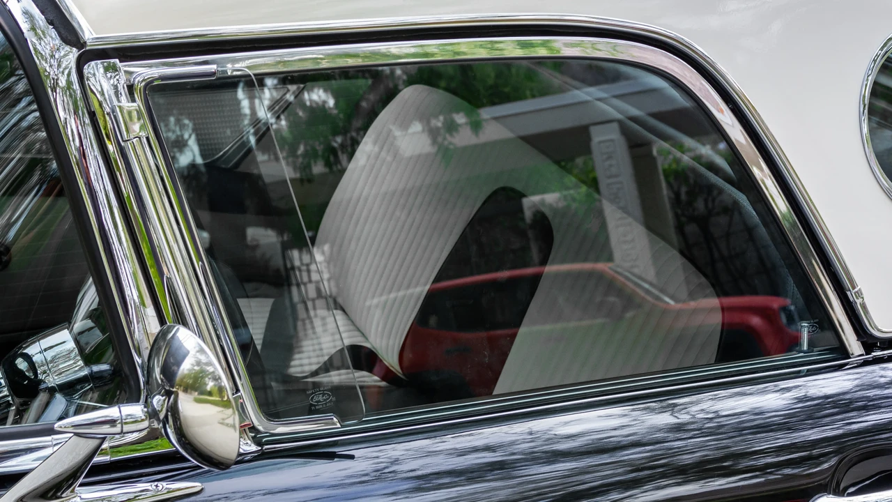 1956 Ford Thunderbird 1st Gen - Image 24 of 31