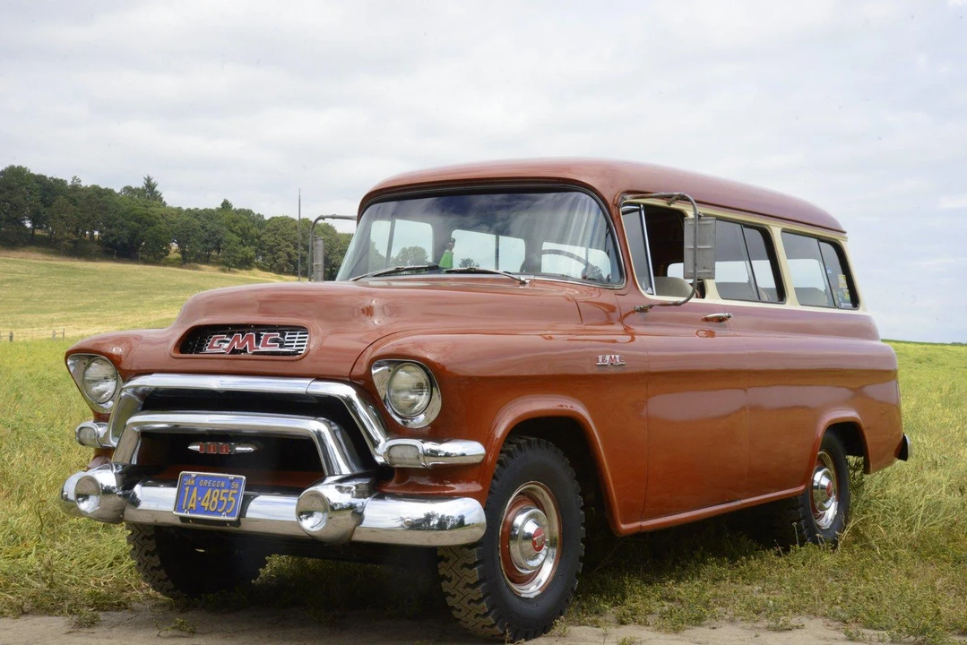 1956 GMC Suburban 4th Gen - Image 4 of 31