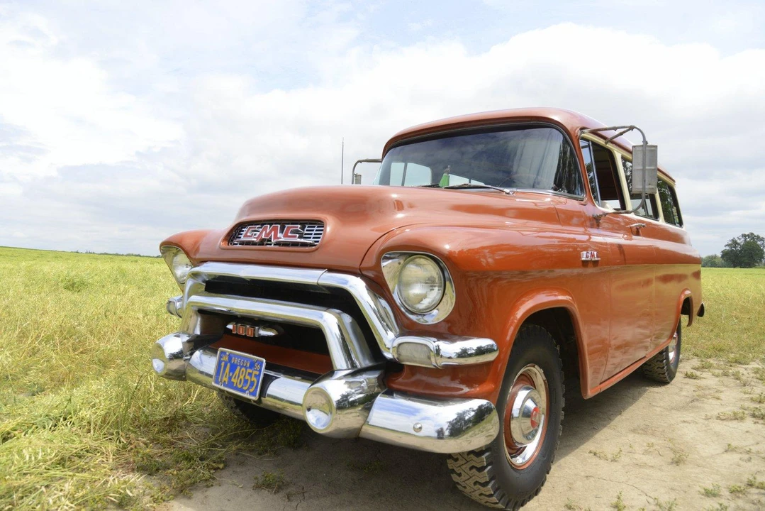 1956 GMC Suburban 4th Gen - Image 5 of 31
