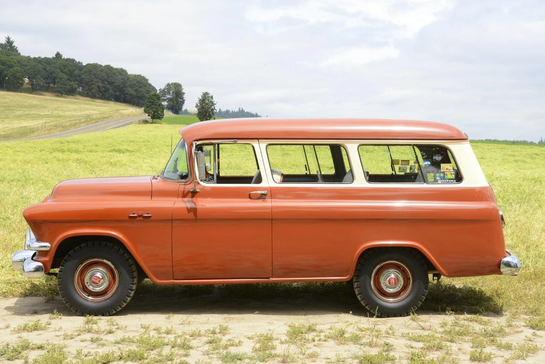 1956 GMC Suburban 4th Gen - Image 7 of 31