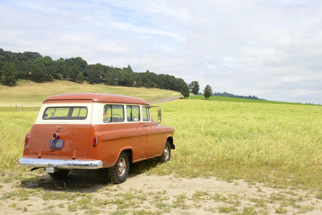 1956 GMC Suburban 4th Gen - Image 13 of 31