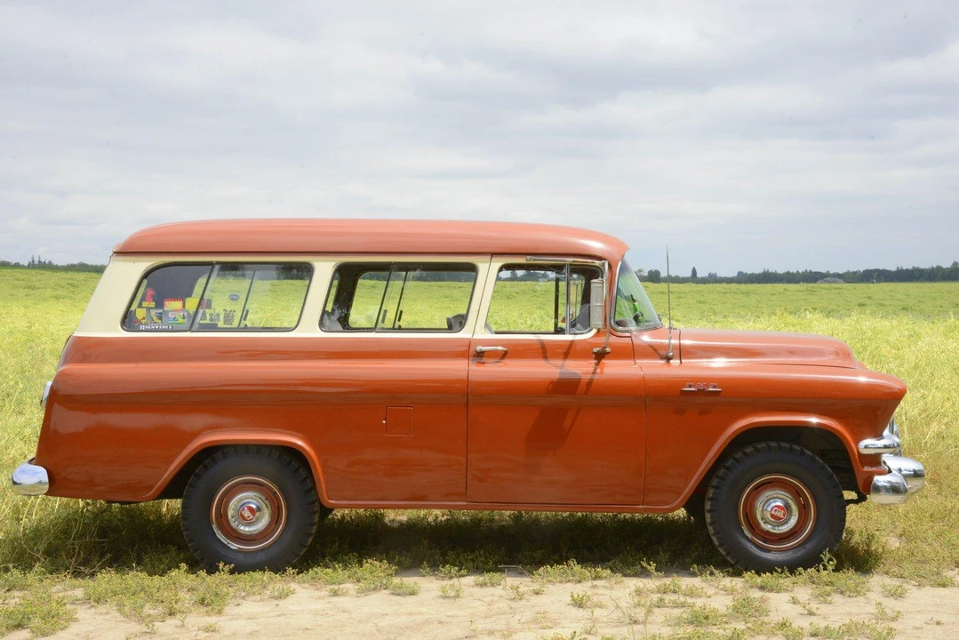 1956 GMC Suburban 4th Gen - Image 14 of 31