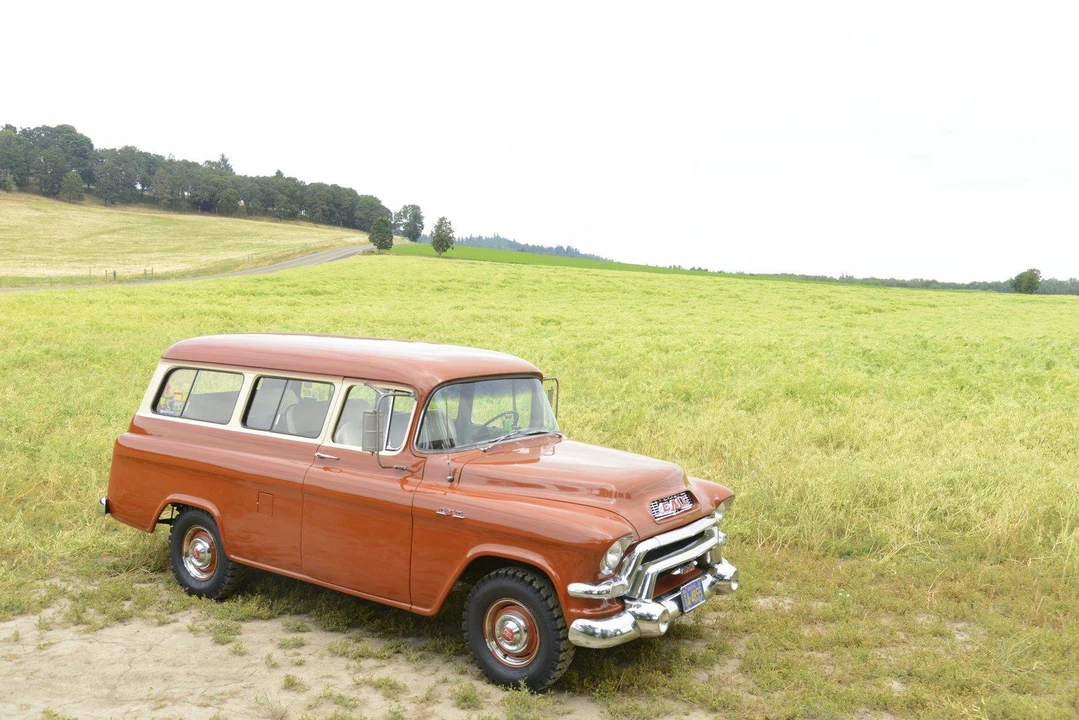 1956 GMC Suburban 4th Gen - Image 16 of 31
