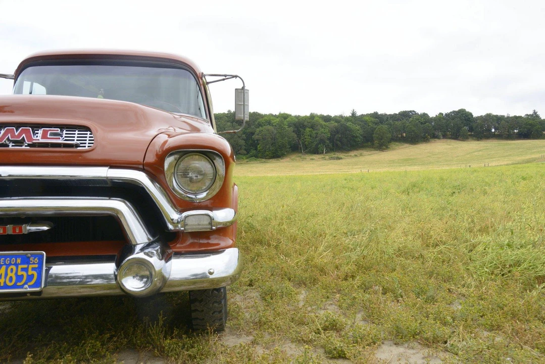 1956 GMC Suburban 4th Gen - Image 25 of 31