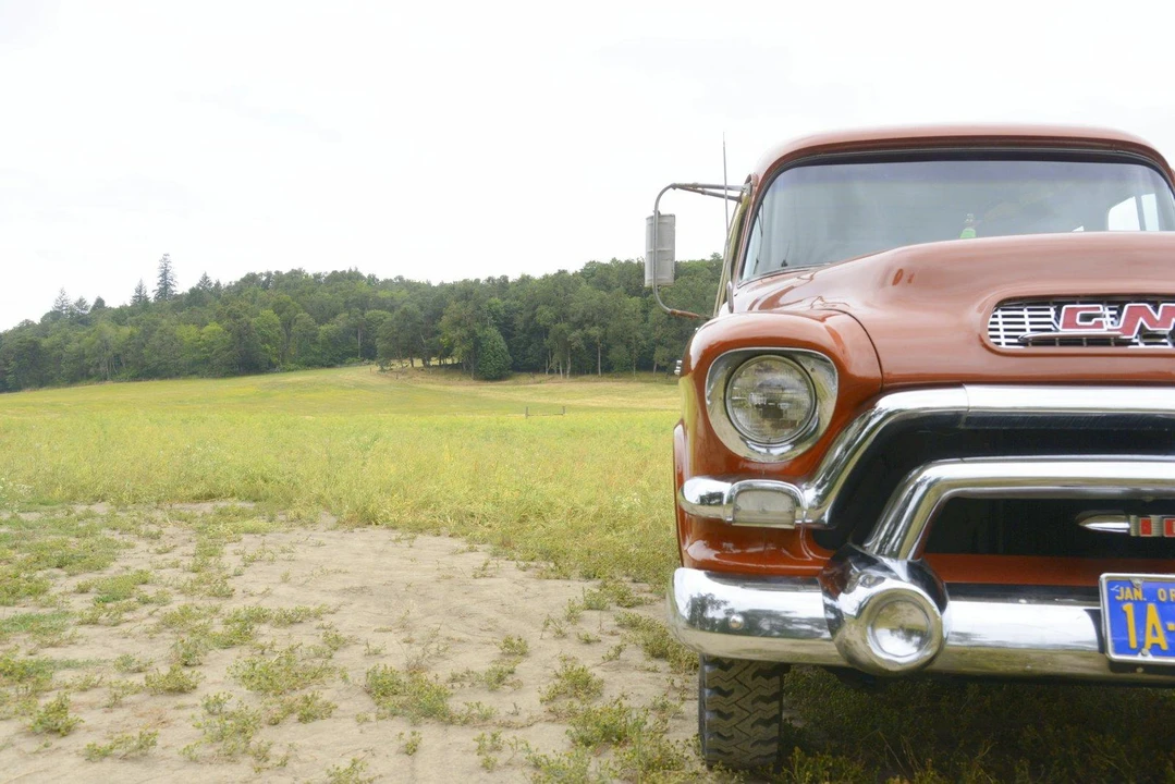 1956 GMC Suburban 4th Gen - Image 24 of 31