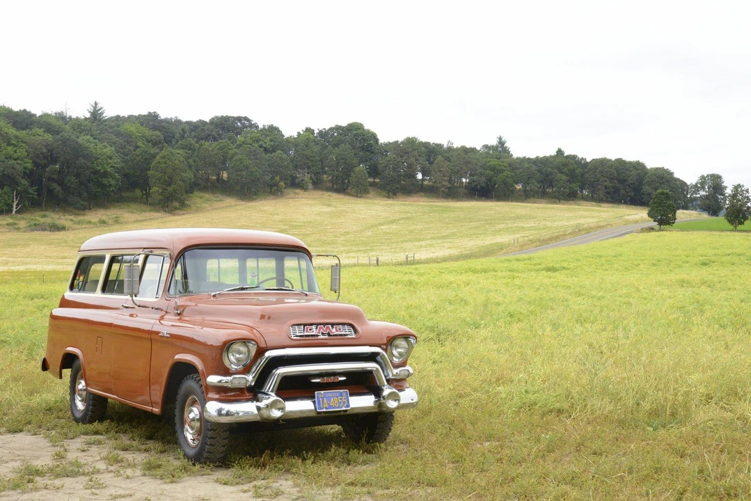 1956 GMC Suburban 4th Gen - Image 18 of 31