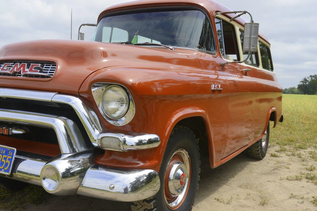 1956 GMC Suburban 4th Gen - Image 27 of 31