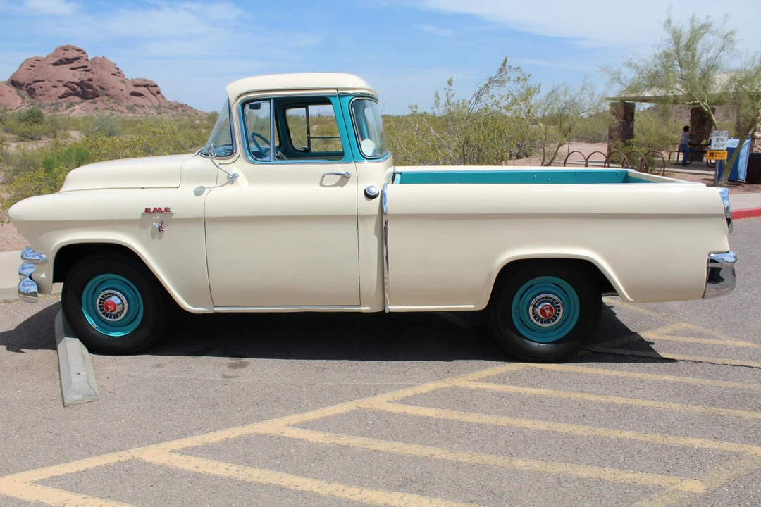 1956 GMC Suburban 4th Gen - Image 16 of 31