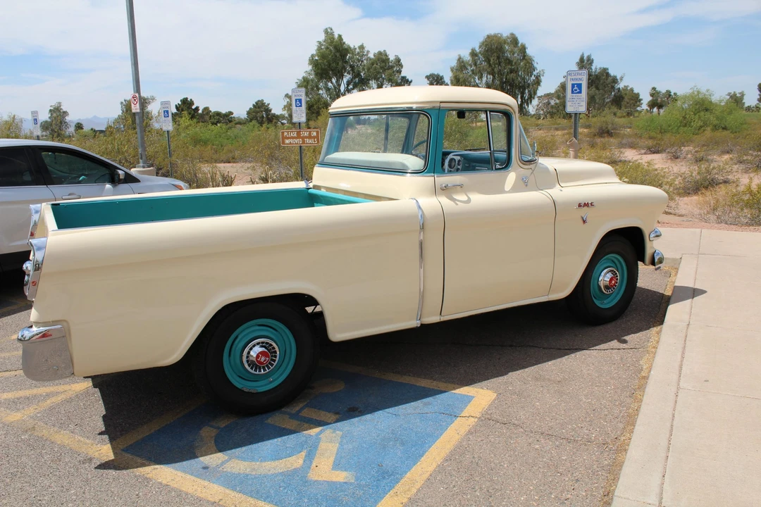 1956 GMC Suburban 4th Gen - Image 28 of 31