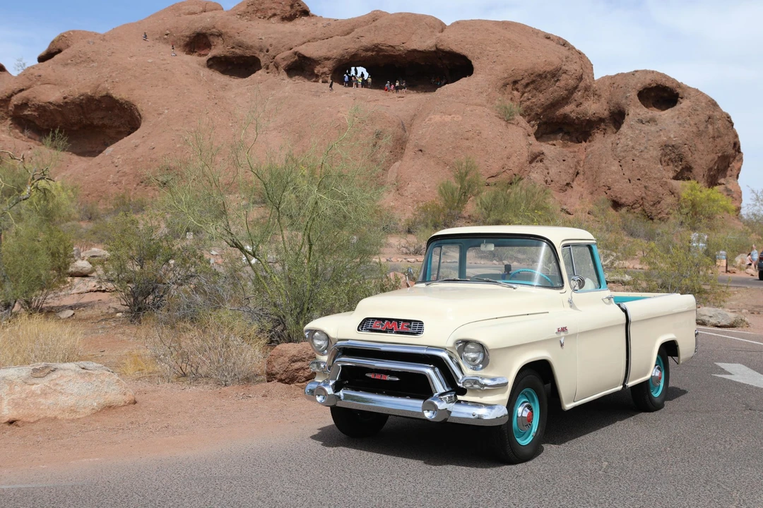 1956 GMC Suburban 4th Gen - Image 9 of 31