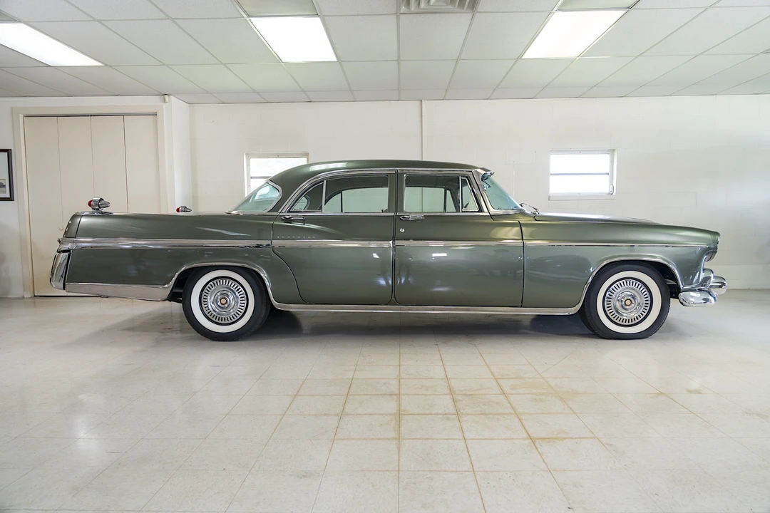 1956 Imperial Crown - Image 4 of 31