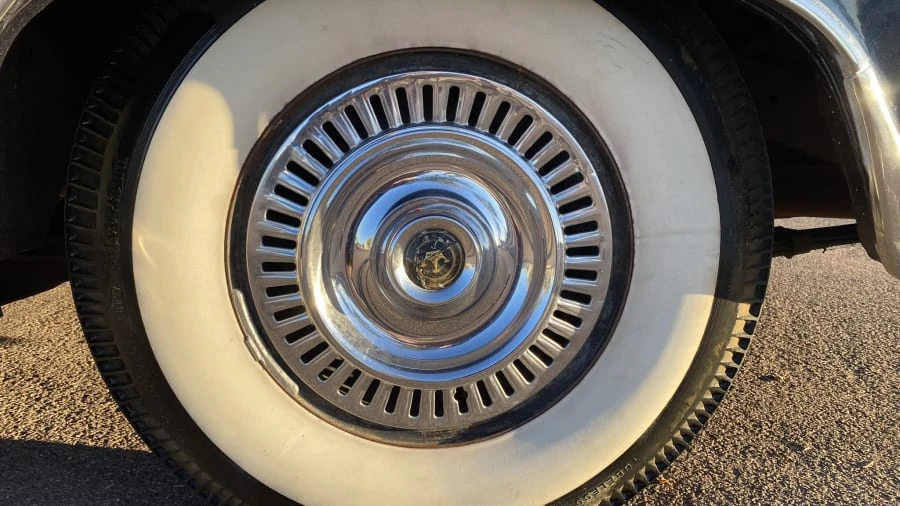 1956 Imperial Crown - Image 3 of 31