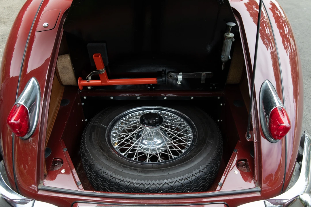 1956 Jaguar XK140 FHC Coupe - Image 20 of 31