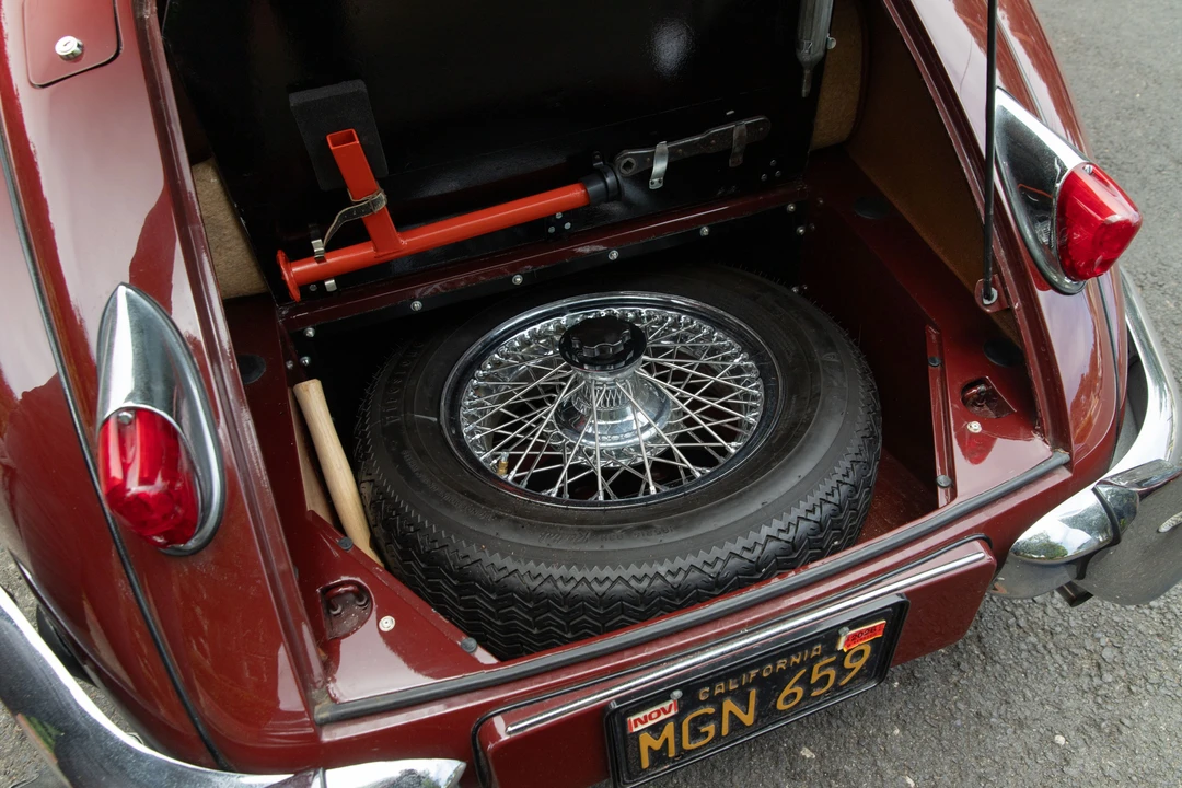 1956 Jaguar XK140 FHC Coupe - Image 23 of 31
