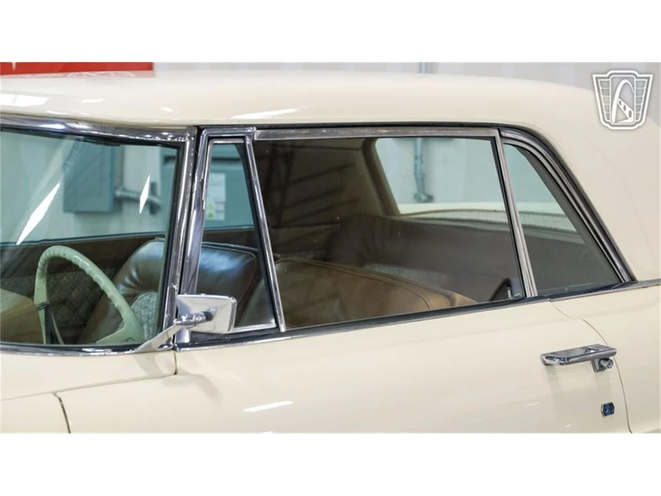 1956 Lincoln Continental - Image 27 of 31