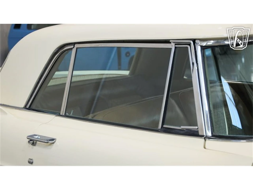 1956 Lincoln Continental - Image 28 of 31
