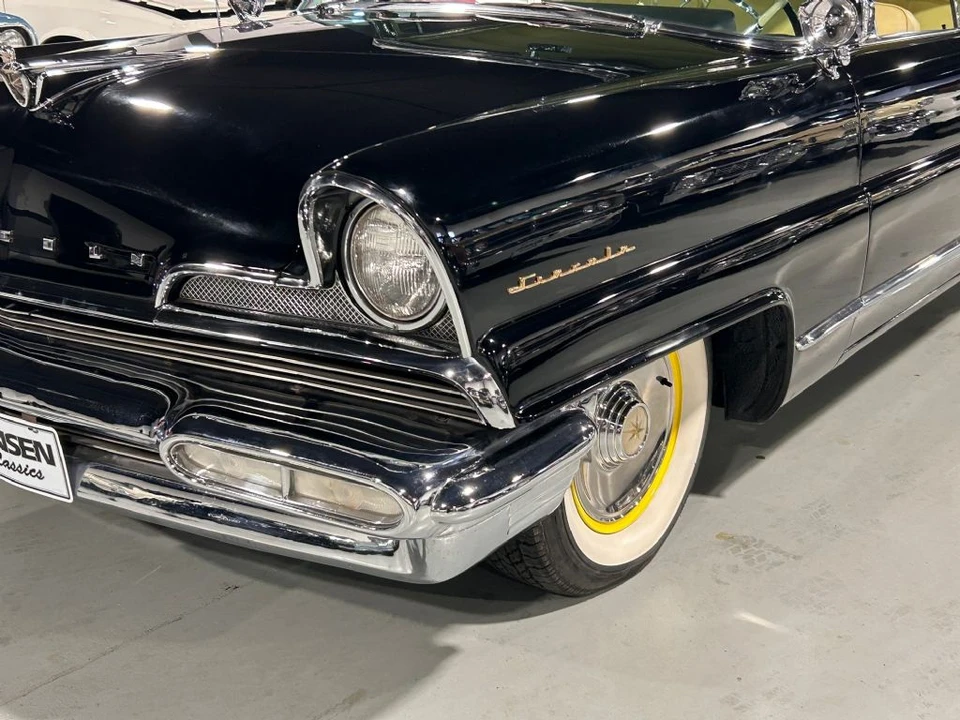 1956 Lincoln Premiere - Image 4 of 31