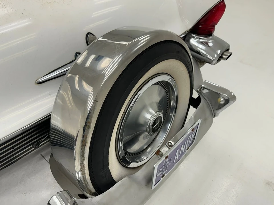 1956 Lincoln Premiere - Image 21 of 31