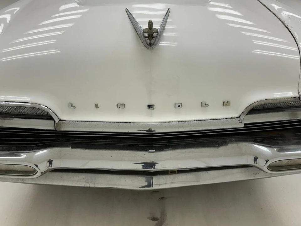 1956 Lincoln Premiere - Image 9 of 31