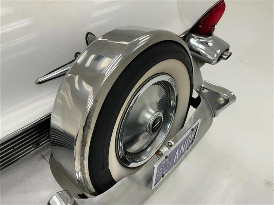 1956 Lincoln Premiere - Image 21 of 31