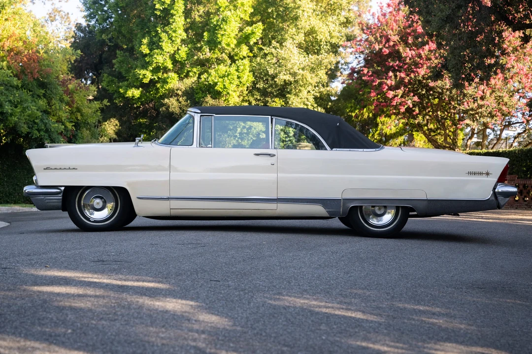 1956 Lincoln Premiere - Image 2 of 31