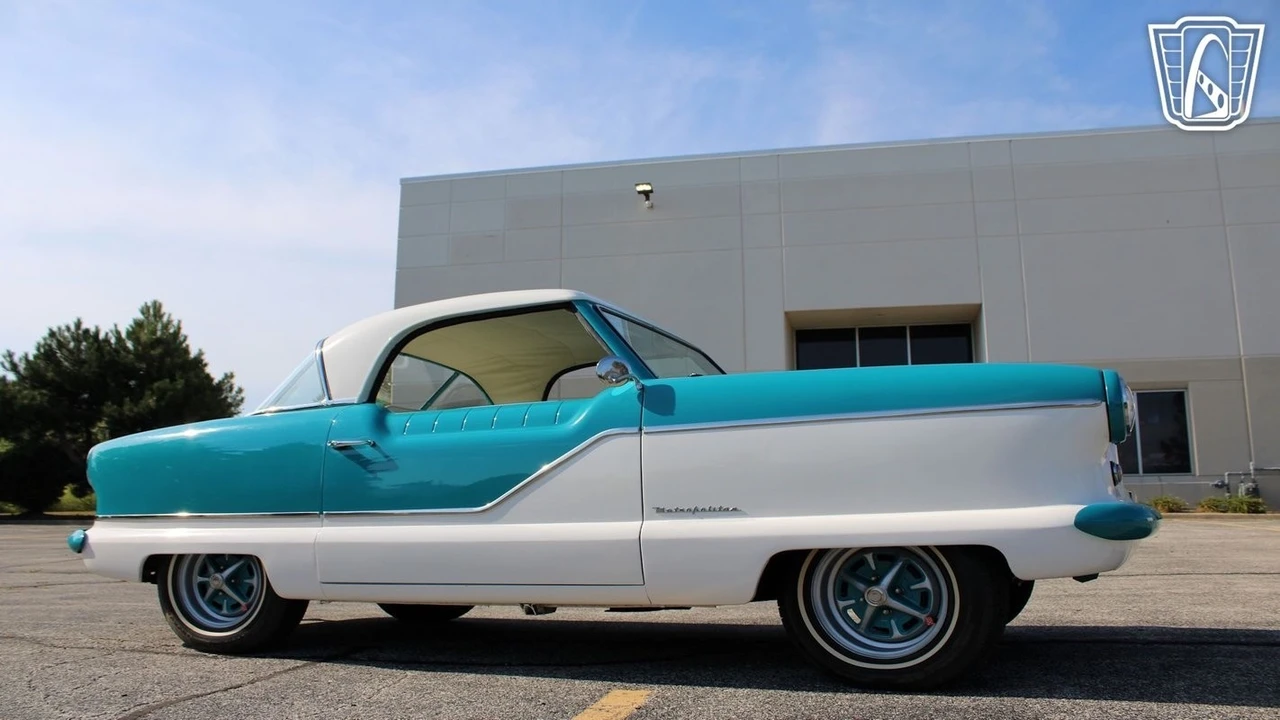 1956 Nash Metropolitan - Image 9 of 21