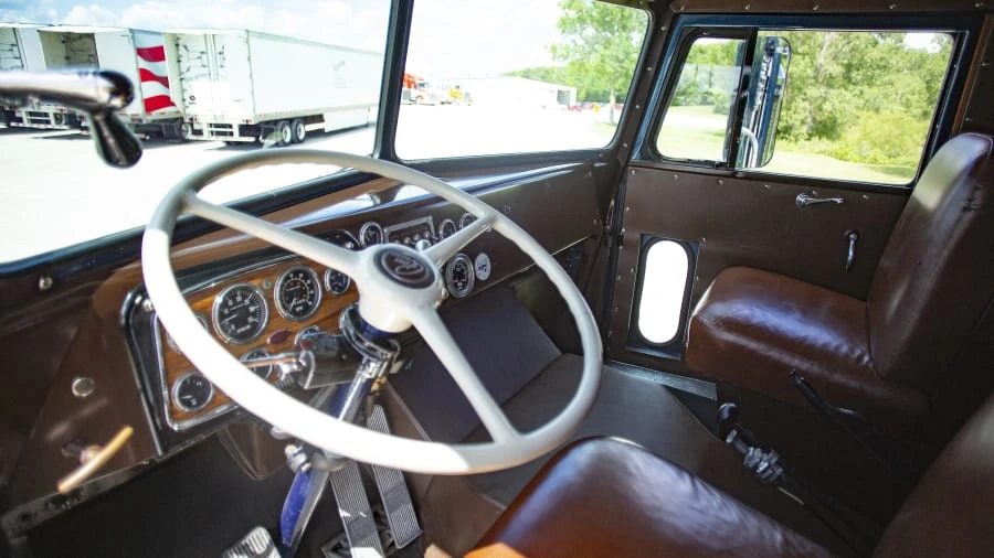 1956 Peterbilt - Image 10 of 13
