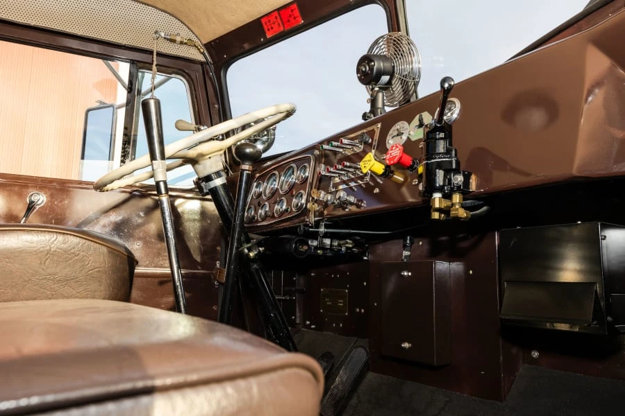 1956 Peterbilt - Image 25 of 31