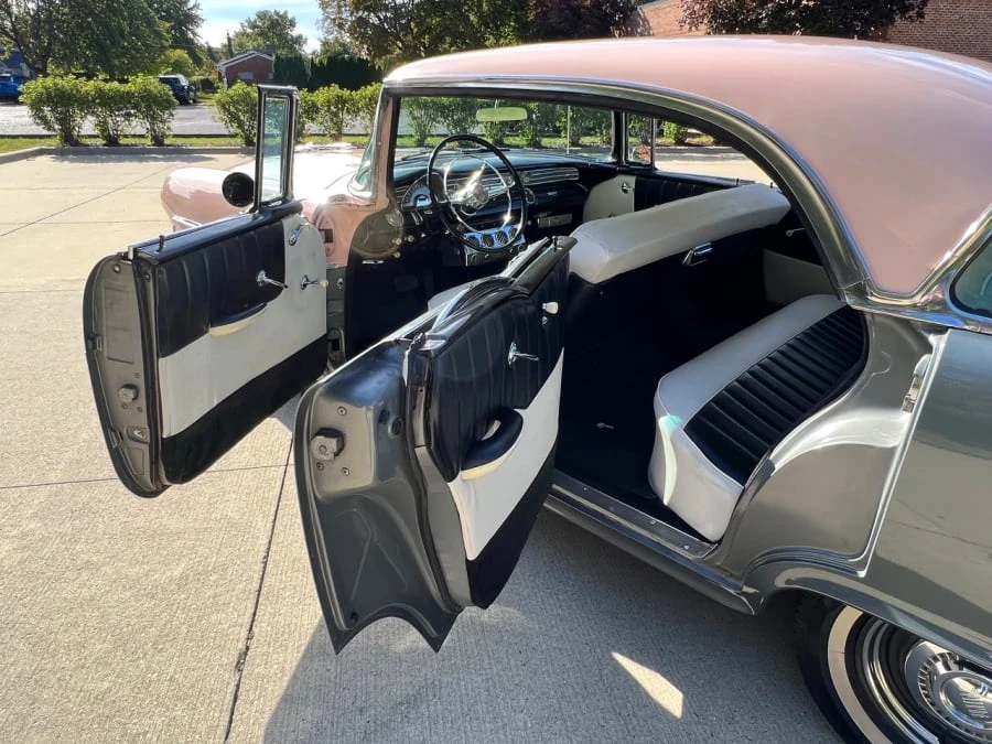 1956 Pontiac Chieftain - Image 17 of 20