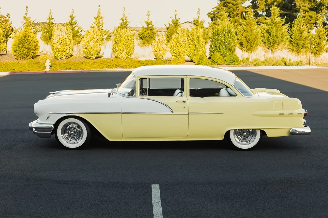 1956 Pontiac Chieftain - Image 4 of 31