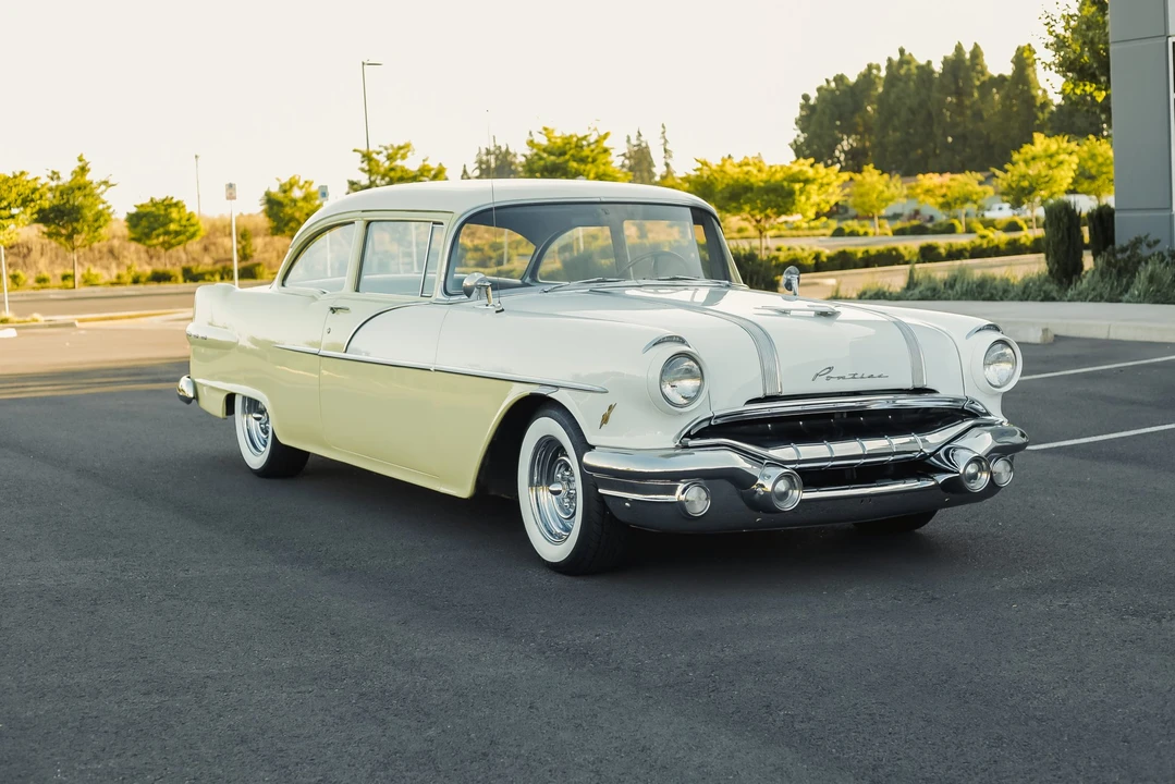 1956 Pontiac Chieftain - Image 9 of 31