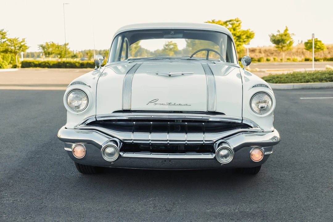 1956 Pontiac Chieftain - Image 10 of 31