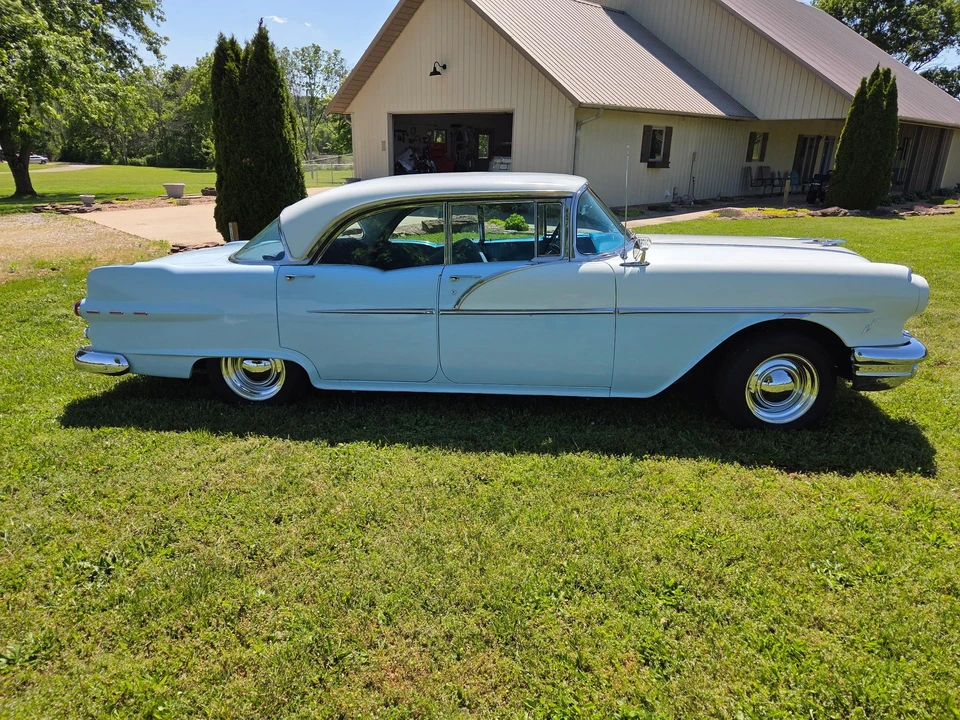1956 Pontiac Chieftain - Image 5 of 31
