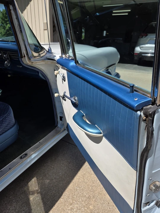 1956 Pontiac Chieftain - Image 23 of 31