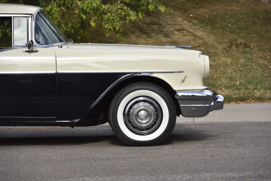 1956 Pontiac Chieftain - Image 10 of 31
