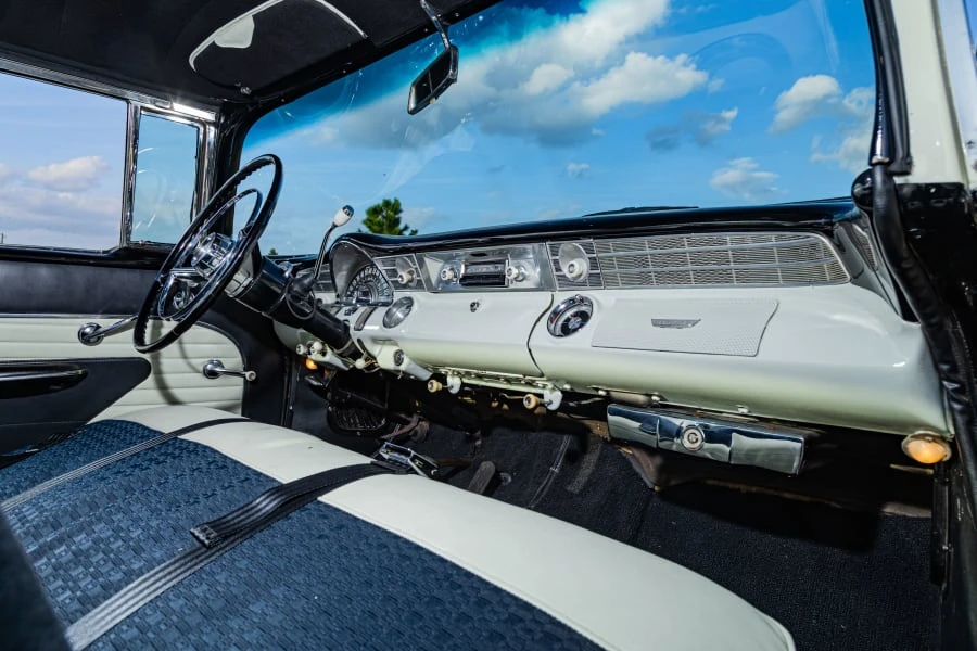 1956 Pontiac Chieftain - Image 22 of 31