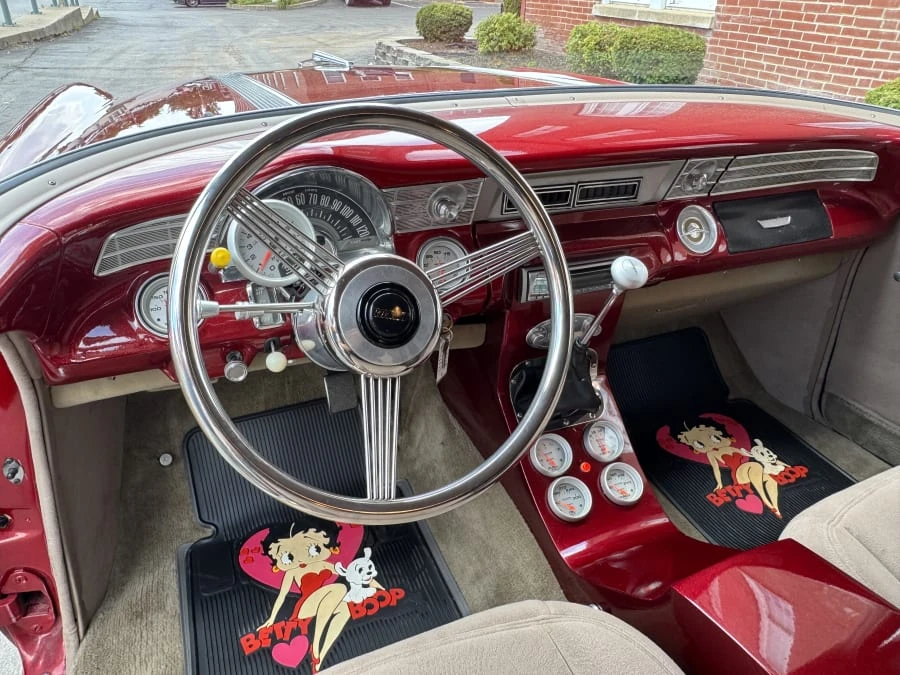 1956 Pontiac Chieftain - Image 7 of 11