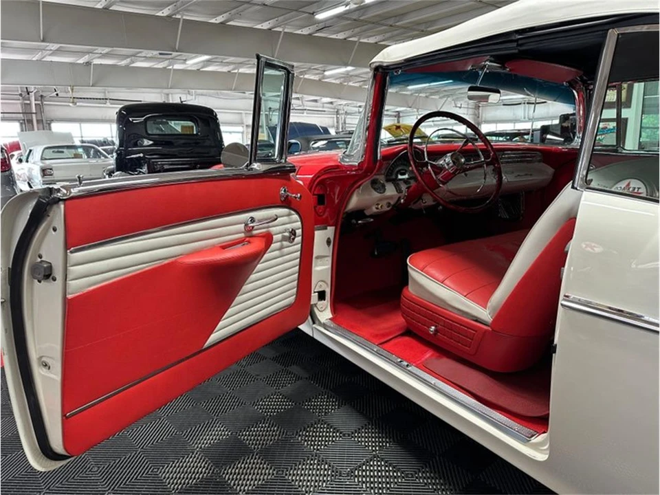 1956 Pontiac Star Chief - Image 22 of 31