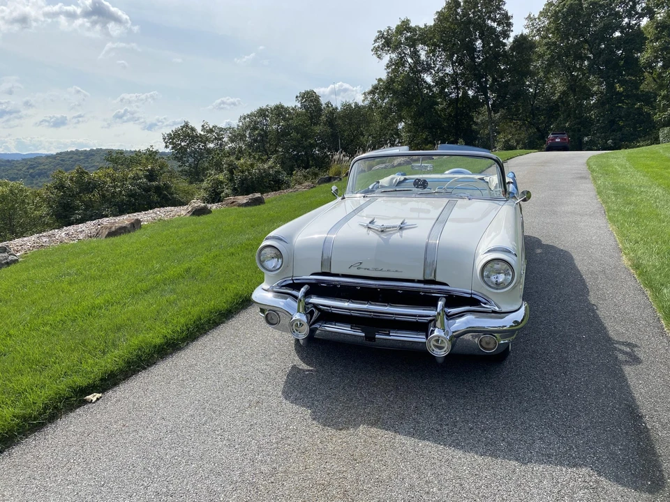 1956 Pontiac Star Chief - Image 4 of 31