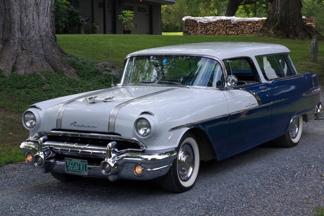 1956 Pontiac Star Chief - Image 2 of 31