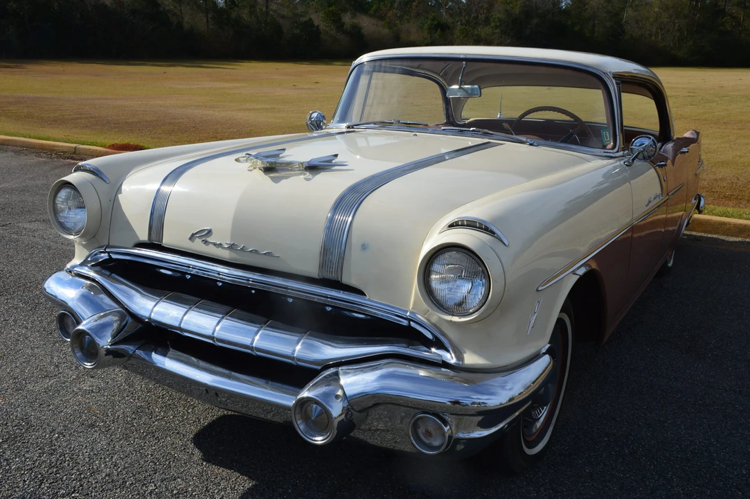 1956 Pontiac Star Chief - Image 4 of 31
