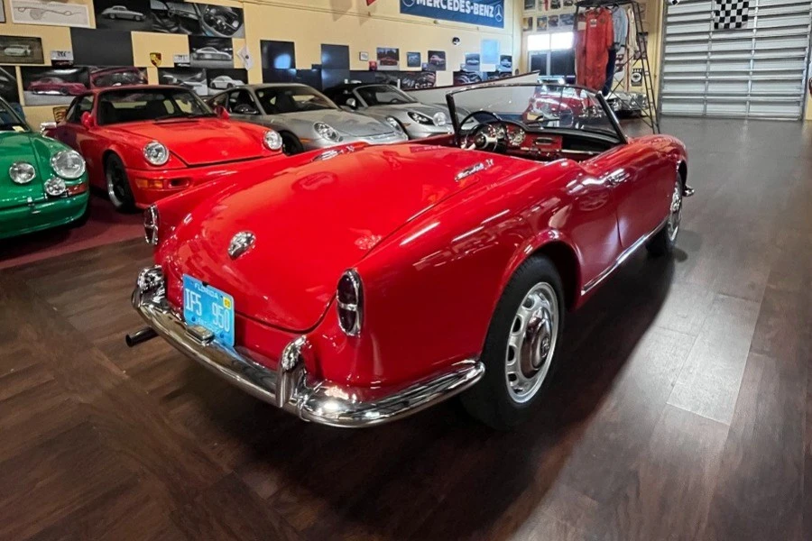1957 Alfa Romeo Giulietta - Image 11 of 31