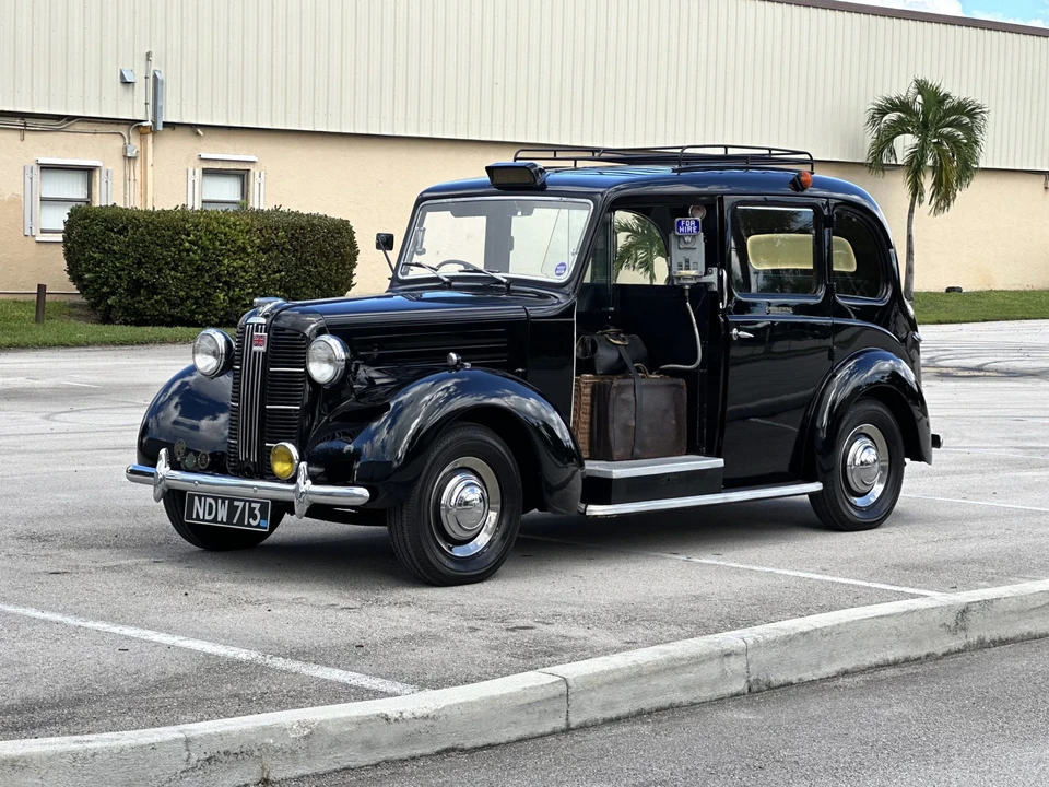 1957 Austin - Image 11 of 31
